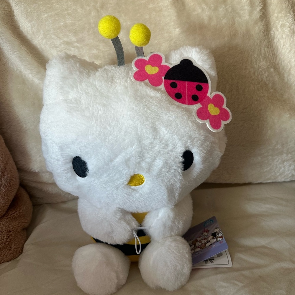 Taito Station Hello Kitty Bumblebee Plush – Japan